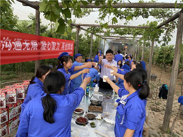 1622513029316296.jpg 今世康公司櫻桃采摘自助燒烤團建活動11.jpg