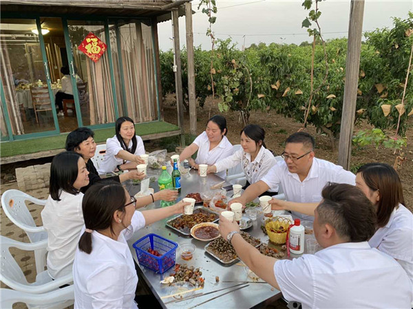 1622513043193775.jpg 今世康公司櫻桃采摘自助燒烤團建活動12.jpg